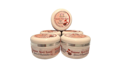 Baume à lèvres Aker Fassi 17g dans un emballage élégant, couleur rouge terre naturelle, texture riche et hydratante.